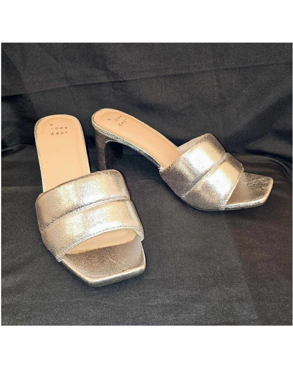 💯 a new day Lilah Silver Metallic Mule Sandals 💯